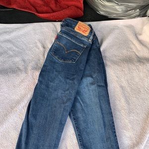 Levi skinny jeans